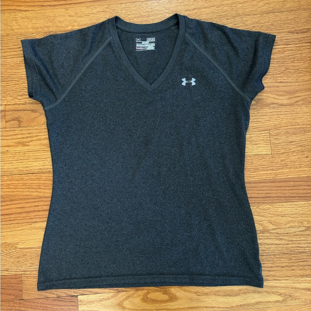 Under Armour Tshirt Women’s Medium Gray Vneck Semi-Fitted Heat Gear Athletic Tee